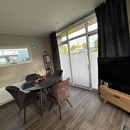 Ferienhaus / Chalet / Bungalow Am See, Holland, Niederlande, Lathum Bagian luar foto