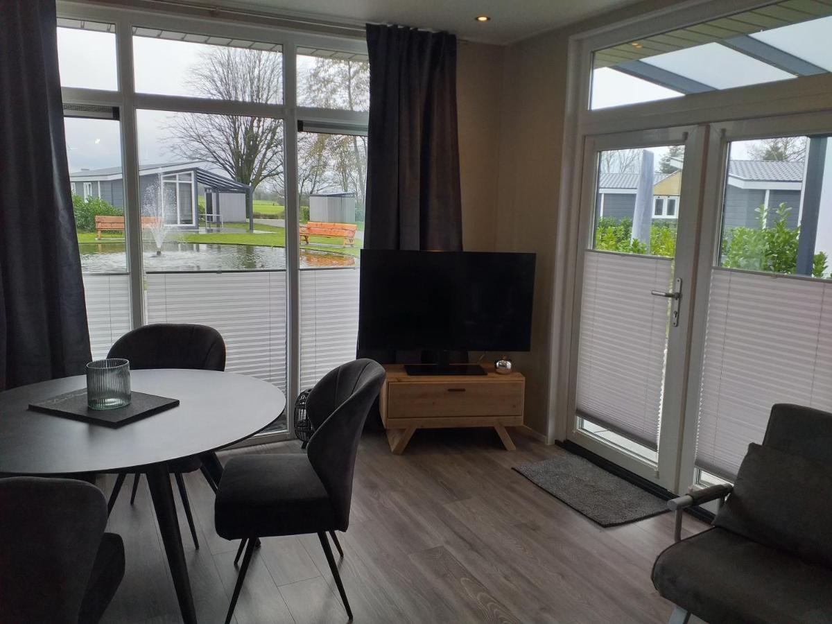 Ferienhaus / Chalet / Bungalow Am See, Holland, Niederlande, Lathum Bagian luar foto