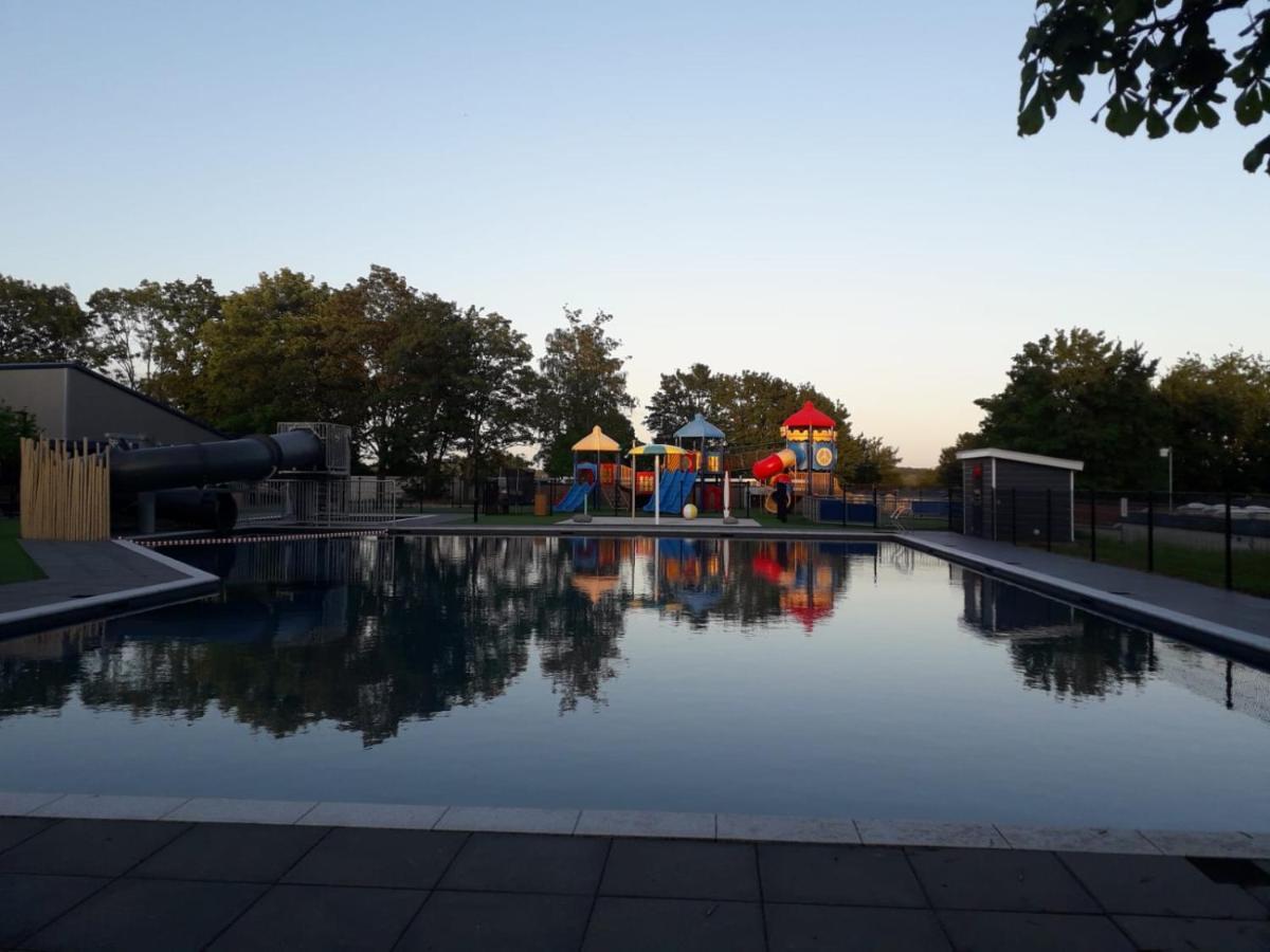 Ferienhaus / Chalet / Bungalow Am See, Holland, Niederlande, Lathum Bagian luar foto